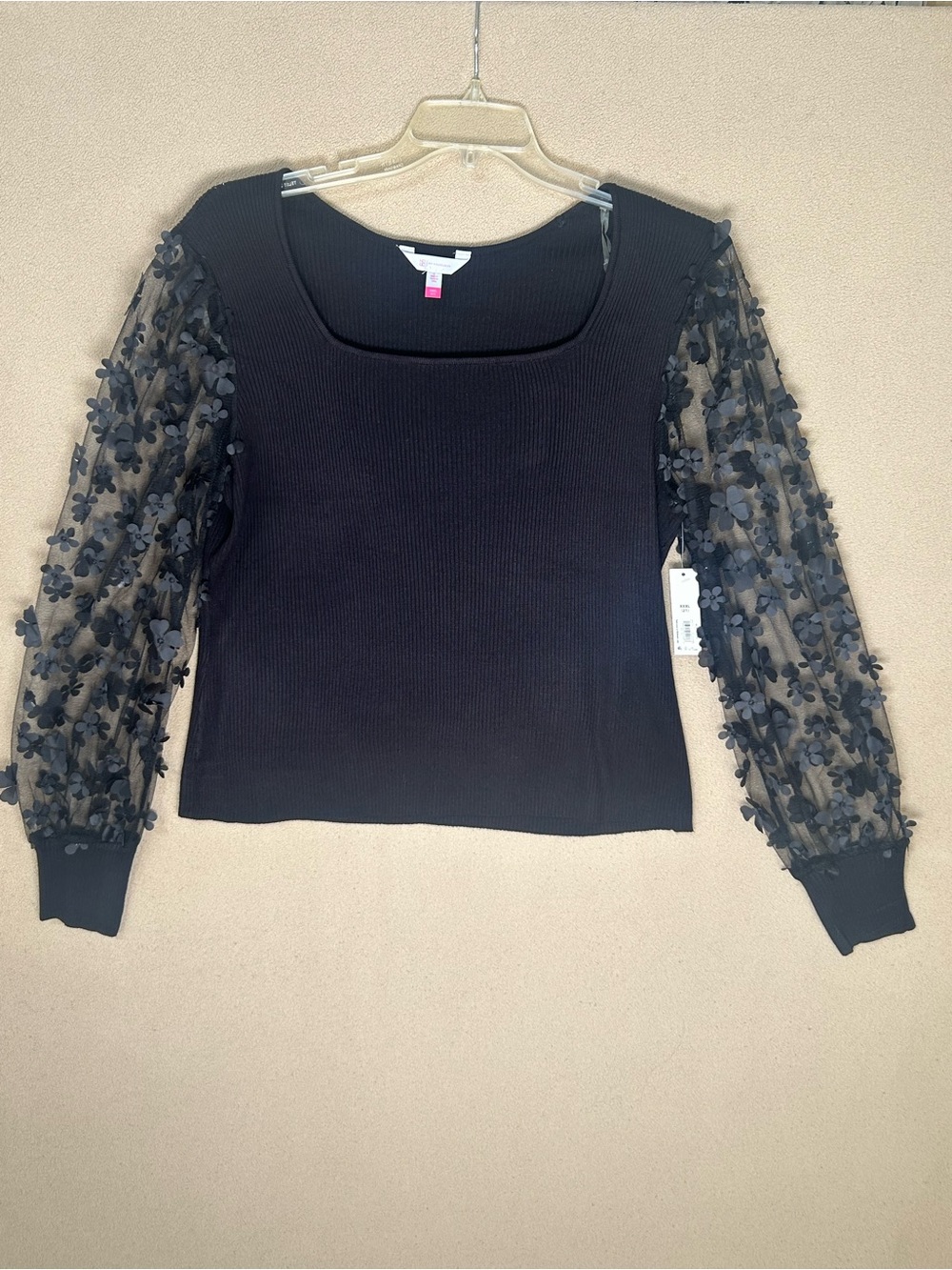 Plus size No Boundaries Black Ribbed Top with Floral Mesh Sleeves 2X.